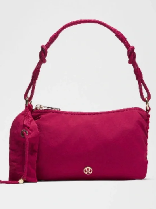 Lululemon Convertible Ruched Strap
Crossbody Bag Mini *1.5L Berry NWT - Picture 1 of 15